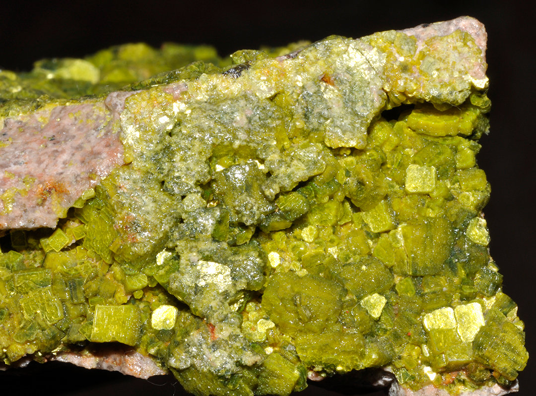 科学家通过检测发现，这批铀矿石中的铀-235含量为0.717%。而在过往发现的铀